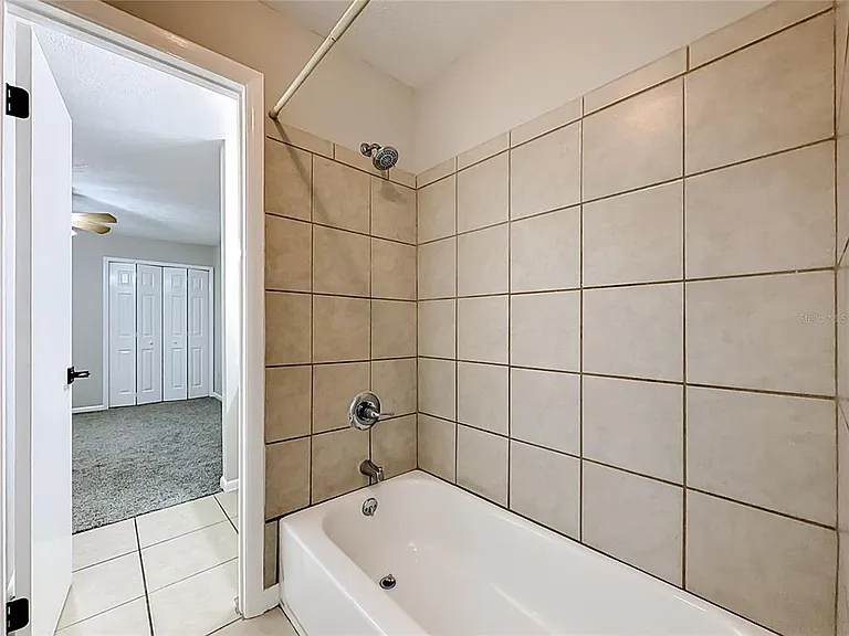 2113 NE 38th Ave — Photo 33