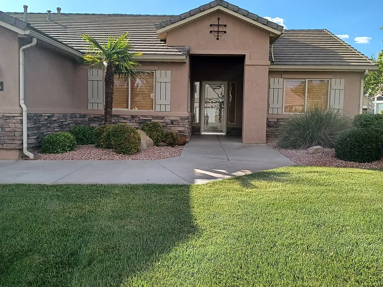 Front view of home
