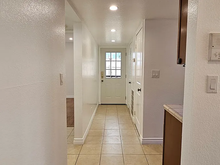 453 Ivy St — Photo 11