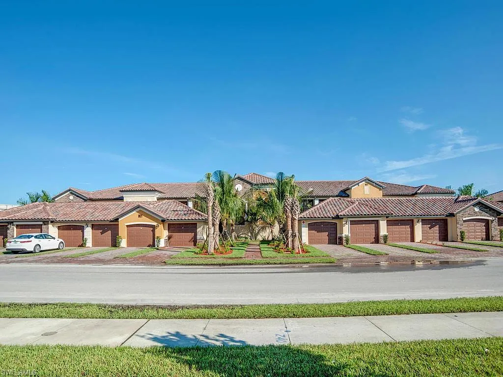 2 bed, 2.0 bath, 1569 sqft, $7,000 — Photo 3