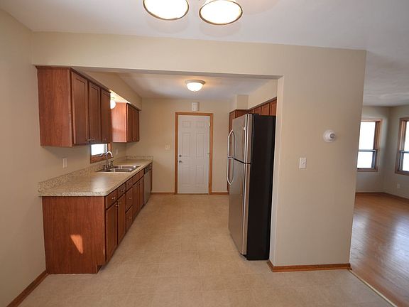 4th image of 2743 Farrington St