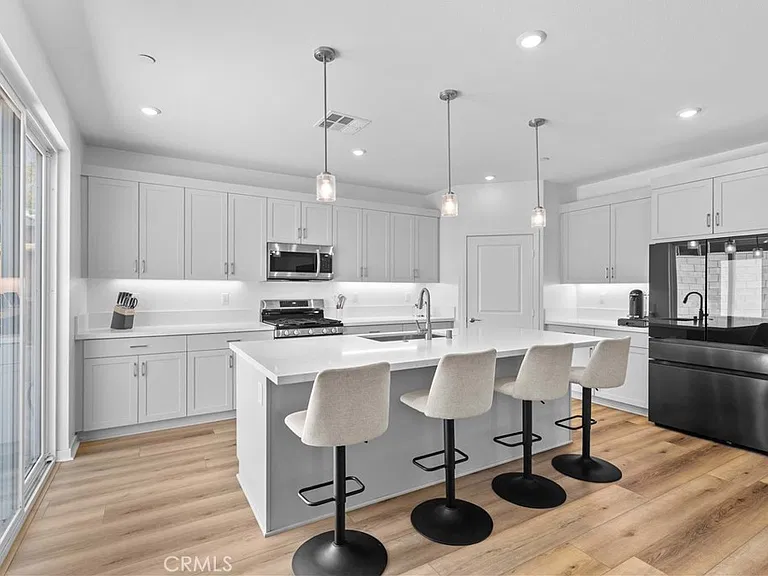 11769 Fenton Ave — Photo 9