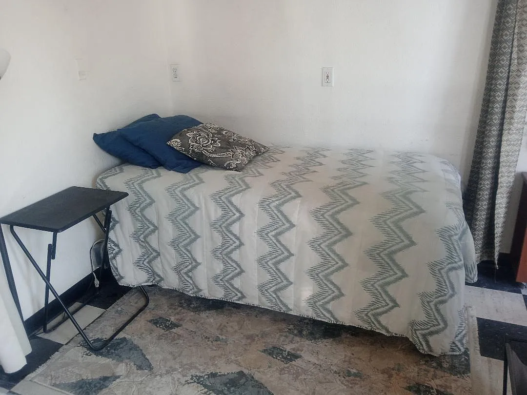 1 bed, $400 — Photo 2