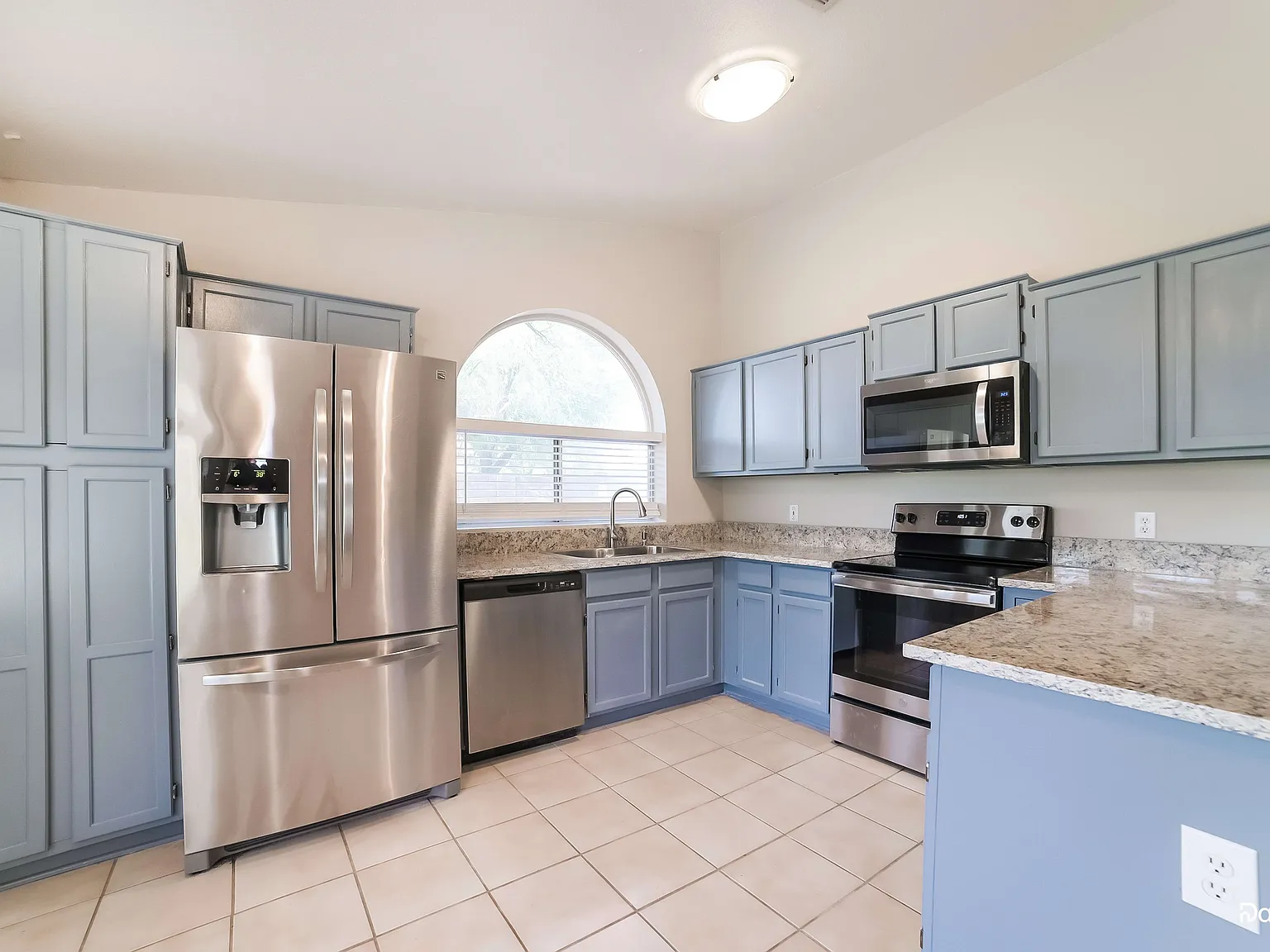 4 bed, 2.0 bath, 1792 sqft, $2,530 — Photo 2