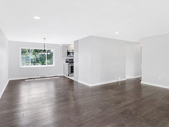 4th image of 956 Garden City Dr