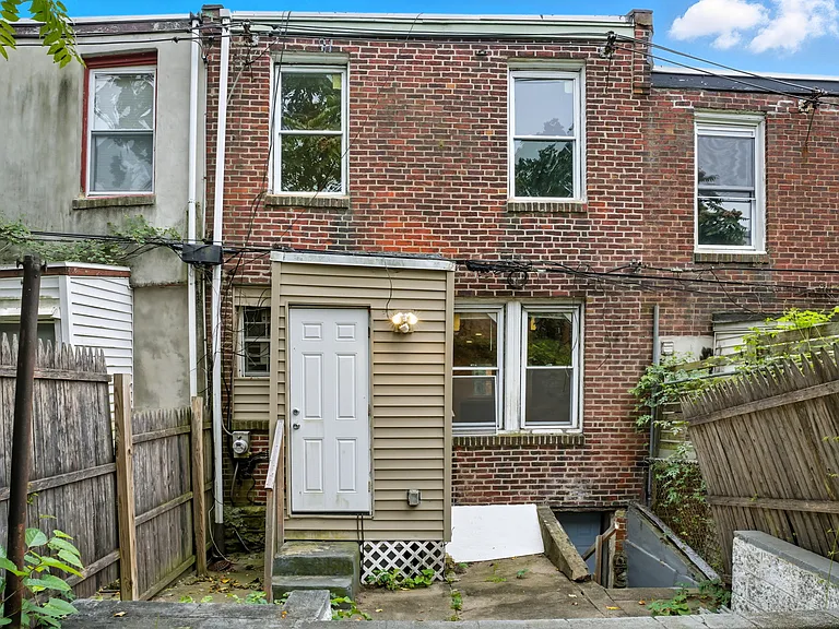 2027 Widener St — Photo 24