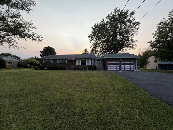 2662 Community Dr, Bath, PA 18014