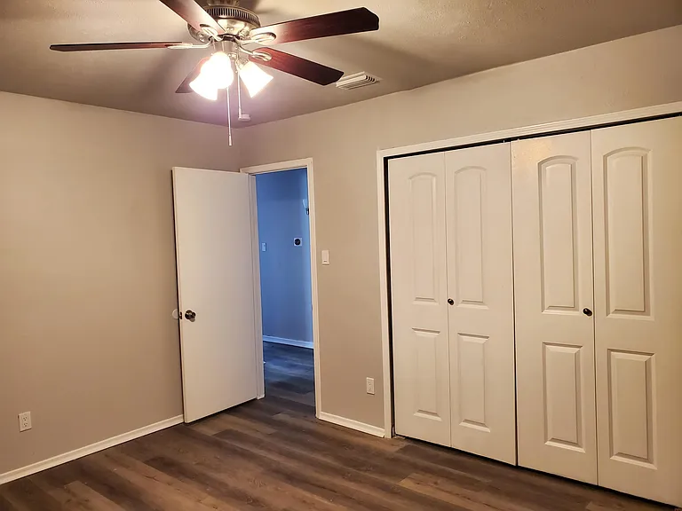 6719 Old Stone Dr — Photo 2