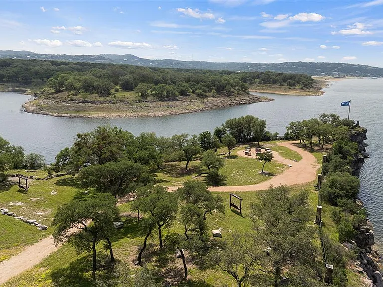 8000 Prairie Rye Dr — Photo 40