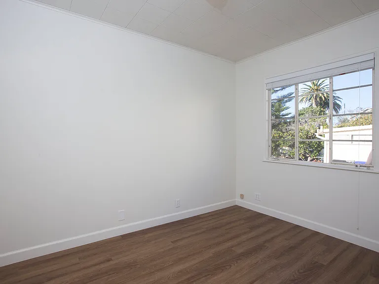 1344 Torrey Pines Rd — Photo 17