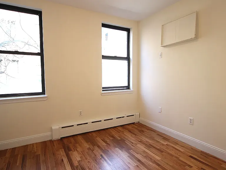 525 W 49th St #3D — Photo 3