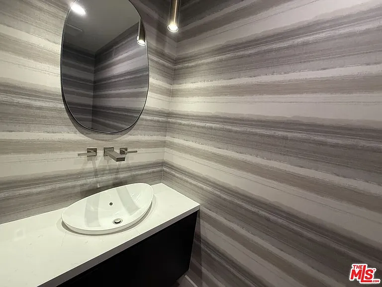 505 S Barrington Ave #106 — Photo 25