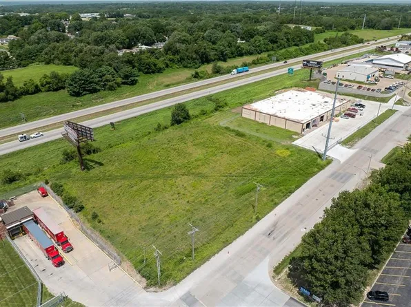 3702 S Leonard Rd, Saint Joseph, MO 64503