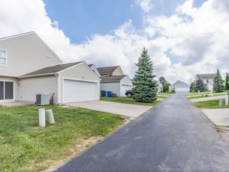 1040 Bella Dona Rd — Photo 20