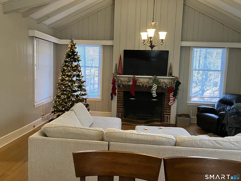 211 New Canaan Rd — Photo 37