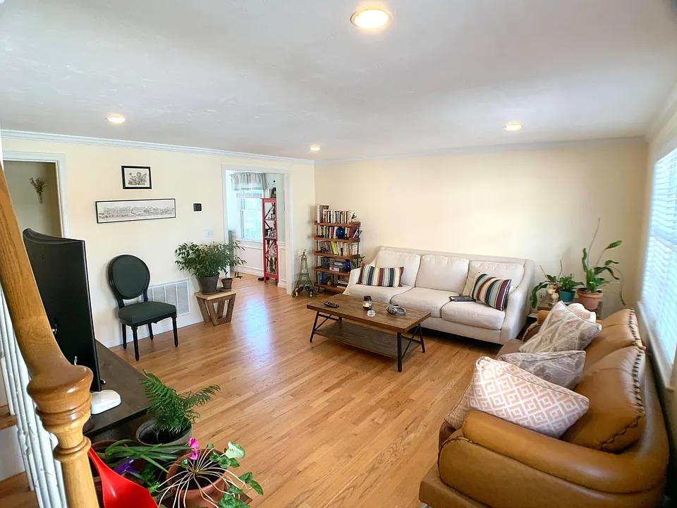 38 Gordon St #1