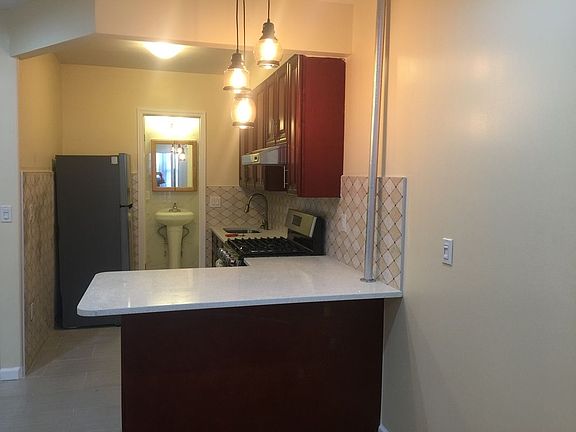3rd image of 146 Forsyth St #2A