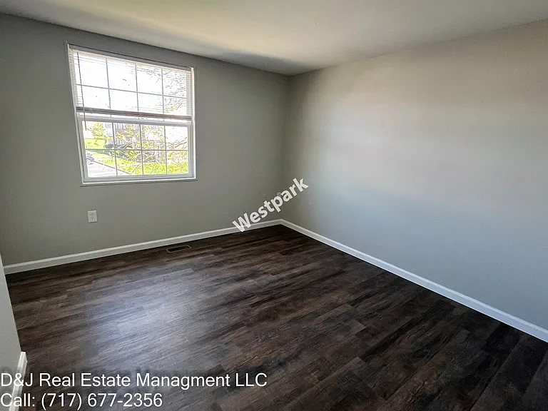 65-36 North St — Photo 7