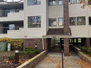 30450 Orchard Lake Rd UNIT 74, Farmington Hills, MI 48334