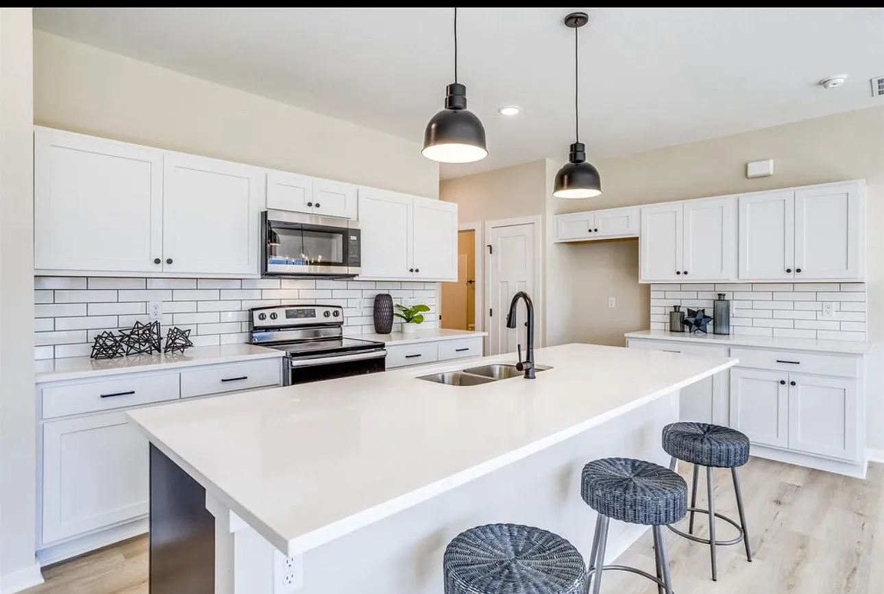 4 bed, 1811 sqft, $2,000 — Photo 2