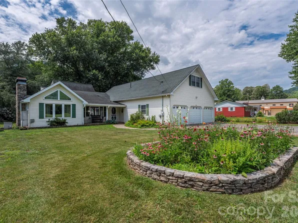 1075 Moody Farm Rd, Maggie Valley, NC 28751