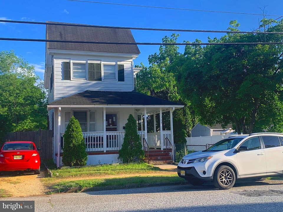 1st image of 711 Vine St E