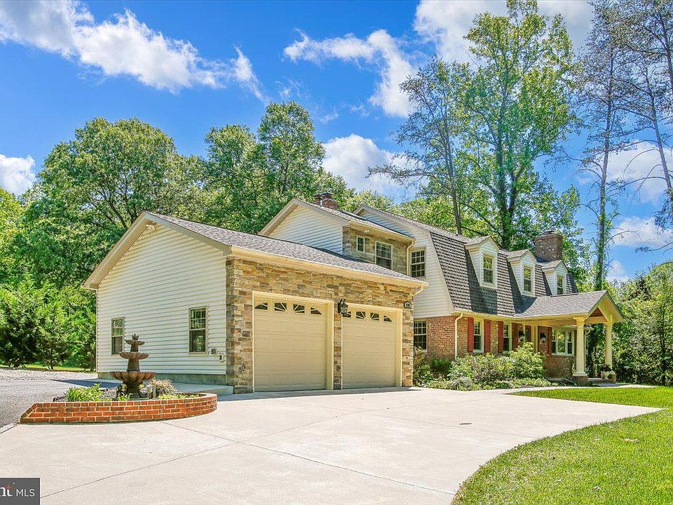 1st image of 4107 Woodlark Dr