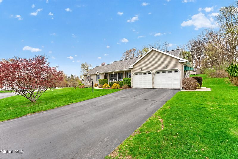 2nd image of 3 Rosemary Drive