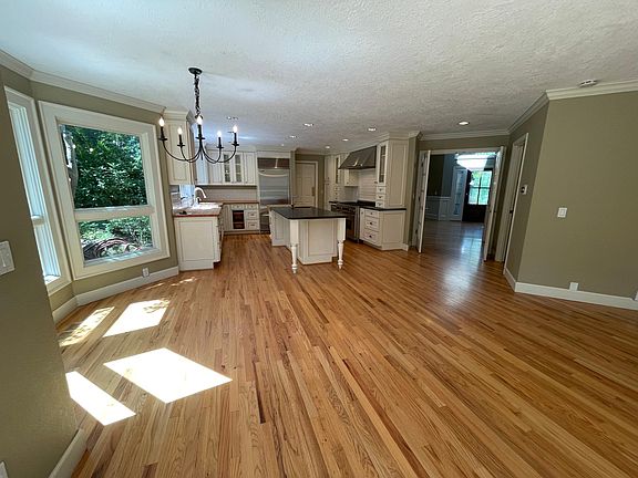Large open Kitchen to the family room