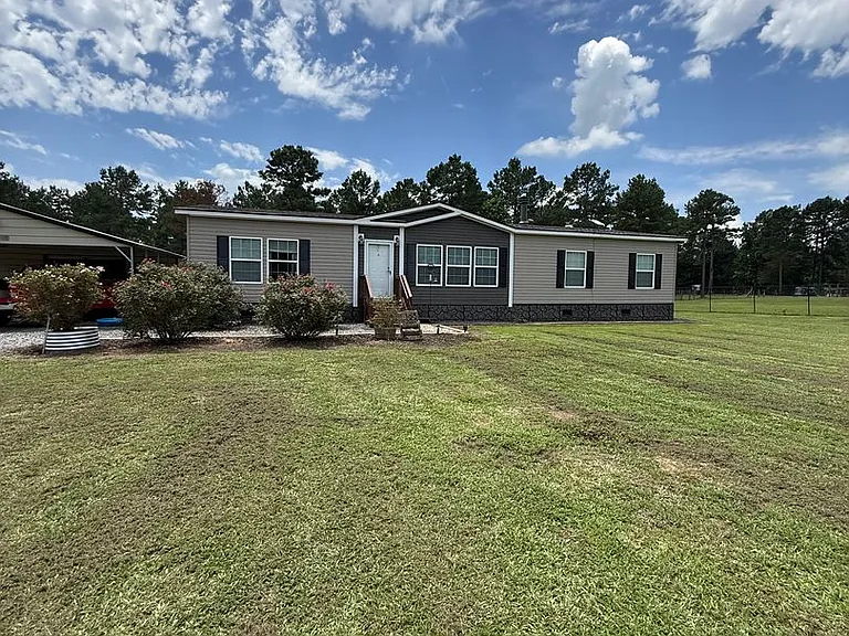 136 Alan Pvt Dr — Photo 1