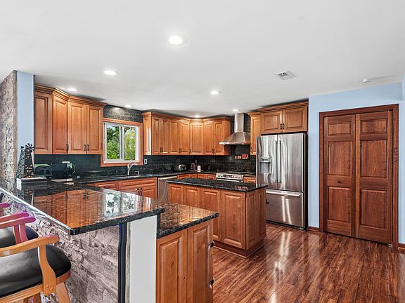 3rd image of 2202 Lake Shore Dr