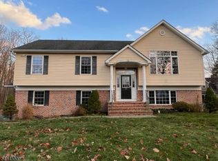 71 Indian Trl, Andover, NJ 07821