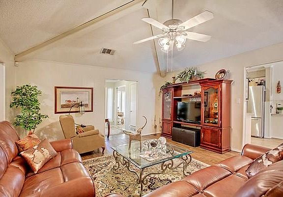 3rd image of 2511 Ashbury Dr