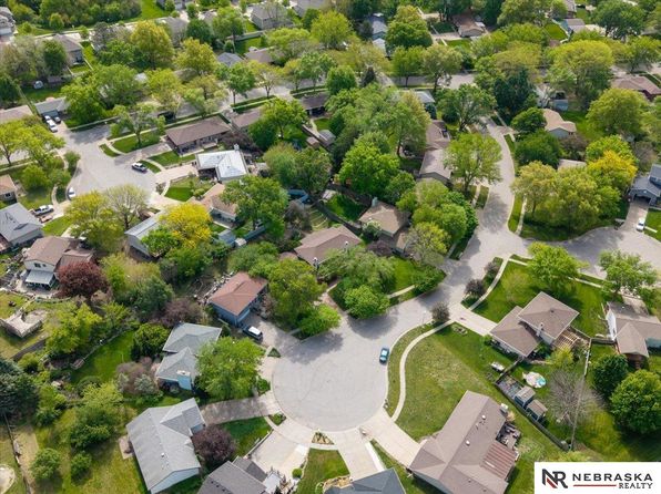 1530 N Gate Cir, Lincoln, NE 68521