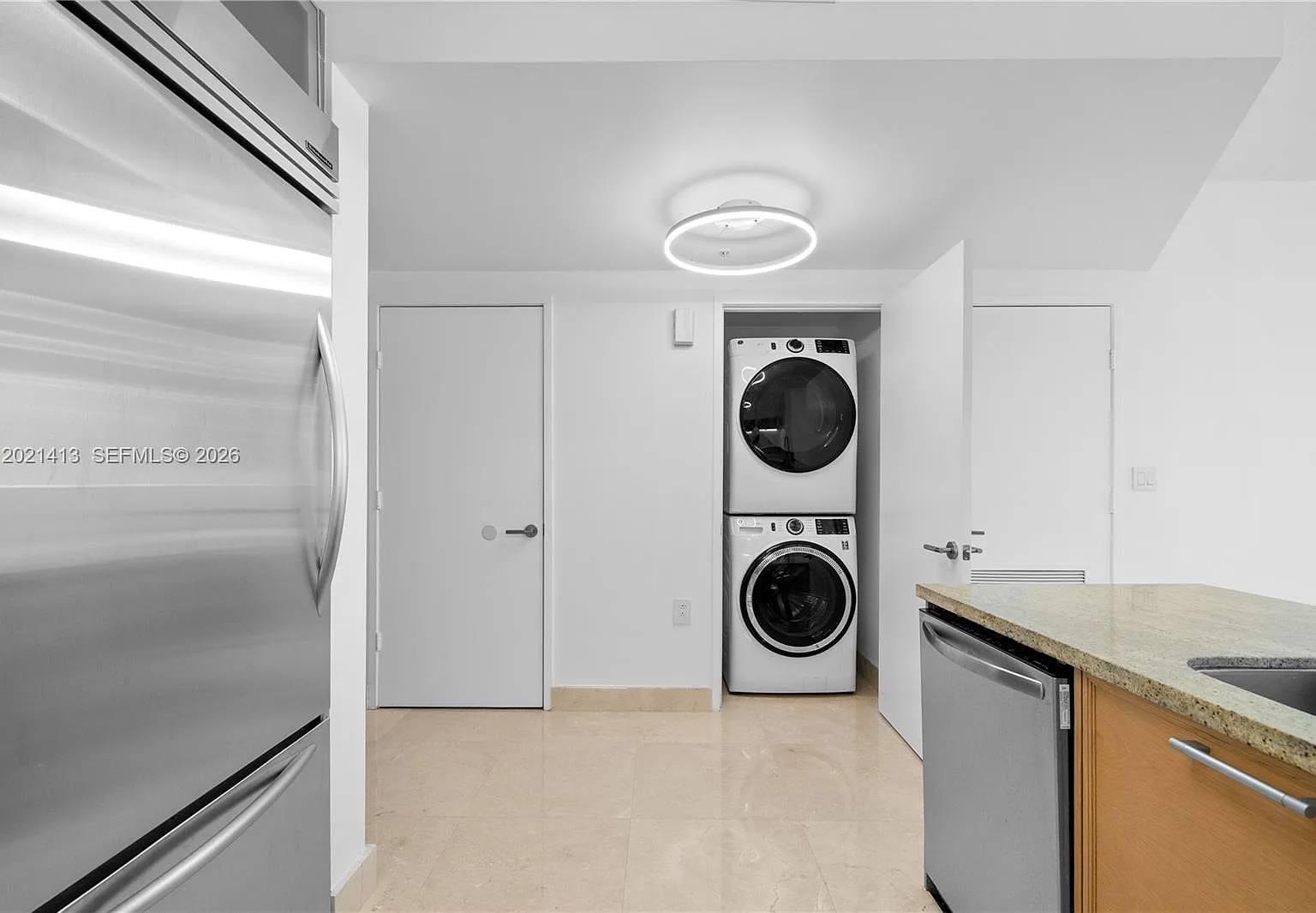 1 bed, 883 sqft, $4,300 — Photo 3