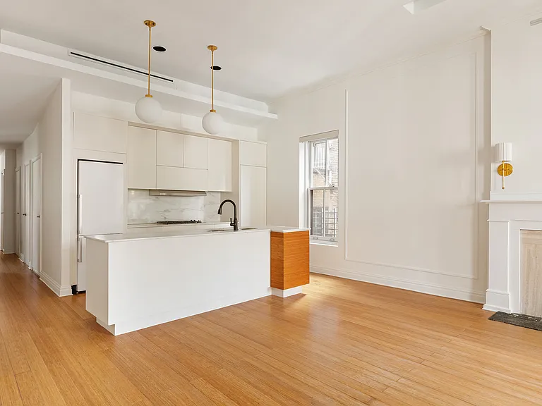 126 E 19th St #5 — Photo 4
