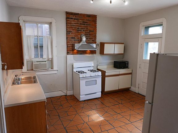 3rd image of 3872 Juniata St #3872A
