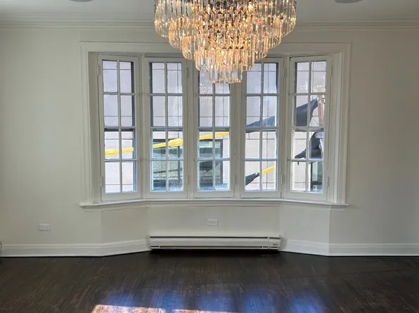 60 E Scott St APT 402, Chicago, IL 60610