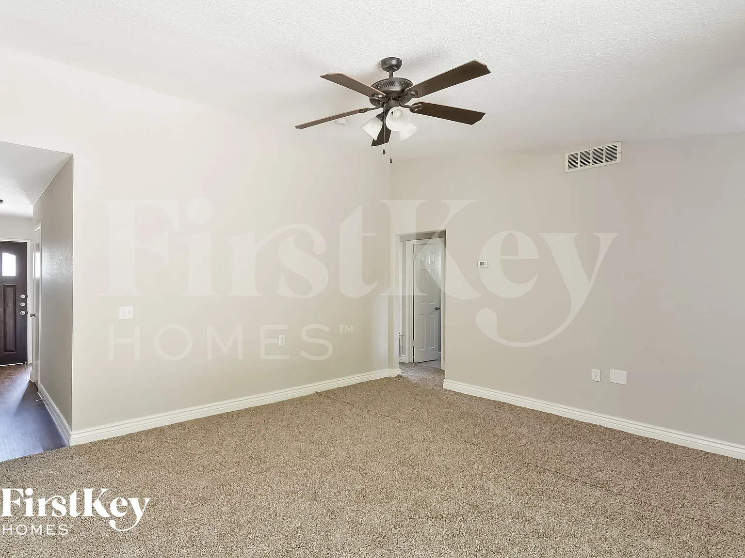 4 bed, 1.0 bath, 1013 sqft, $1,225 — Photo 4
