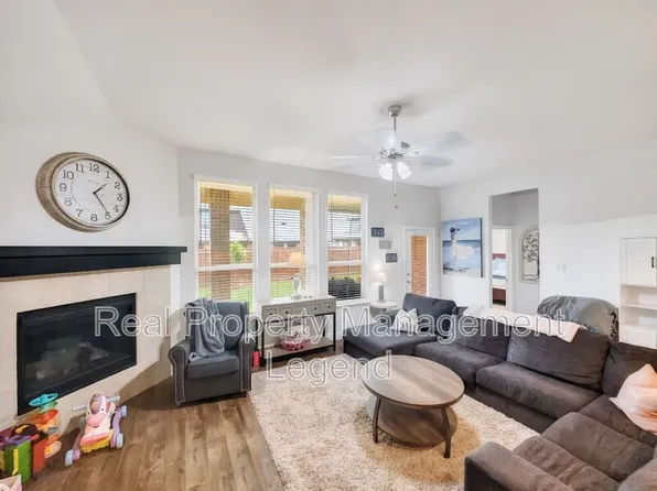 417 Cooper St, Argyle, TX 76226