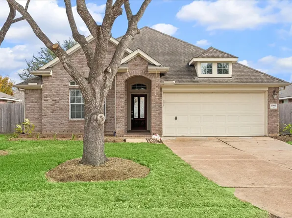 1909 Lazy Hollow Ln, Pearland, TX 77581