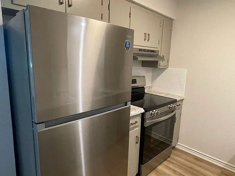 1521 W Court St — Photo 3