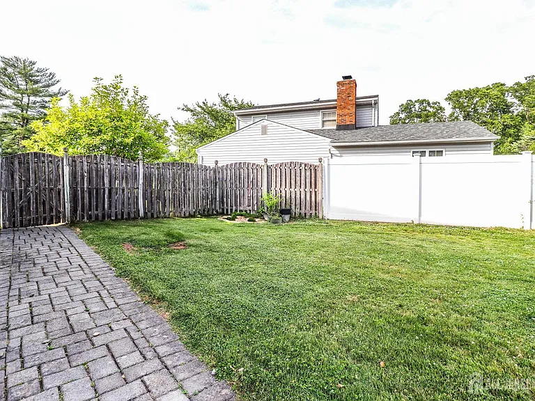 5 Timothy Ct — Photo 32