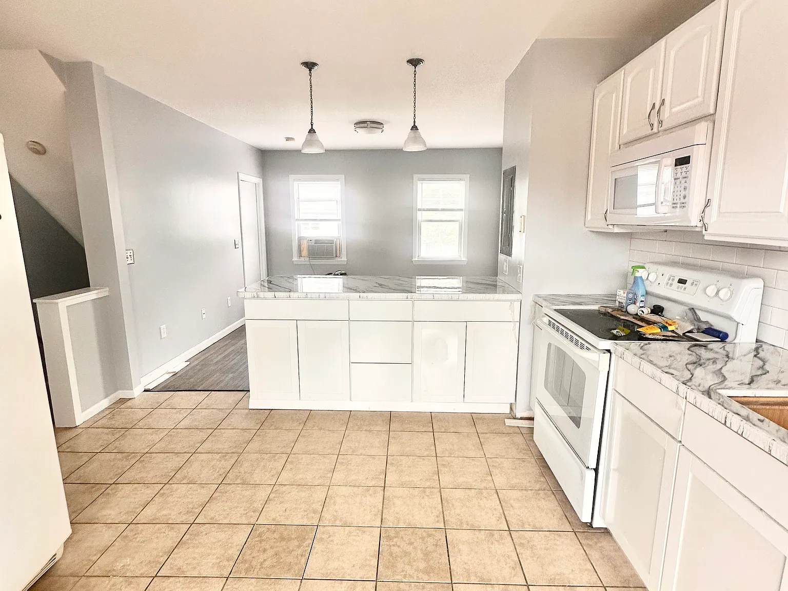 3 bed, 1000 sqft, $2,900 — Photo 3