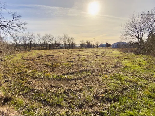 302 S Memorial St, Riesel, TX 76682