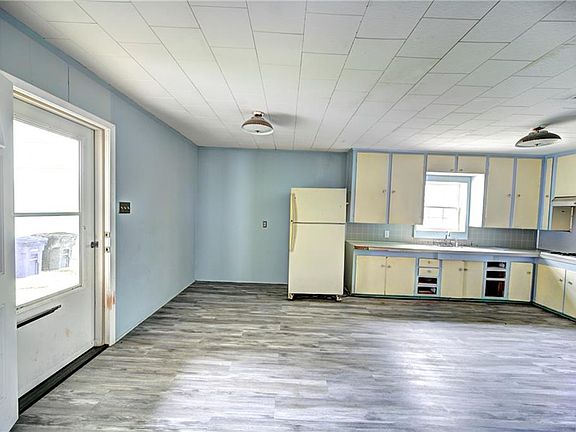 4th image of 414 Adelaide St