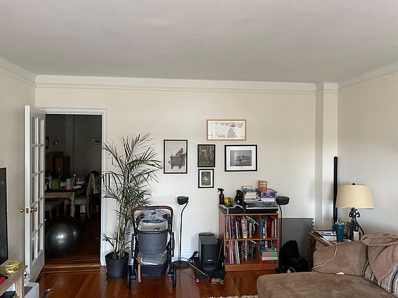 4th image of 192 N Broadway #21