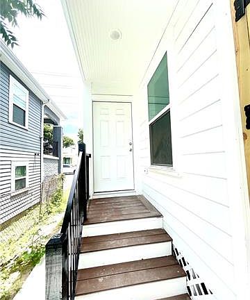 3rd image of 2228 Franklin Ave #B