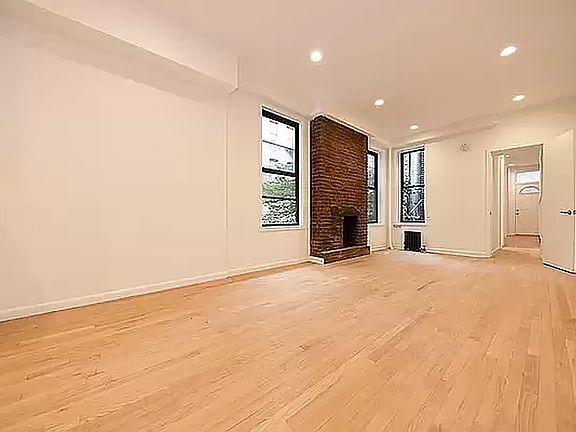 3rd image of 257 W 21st St APT 1W