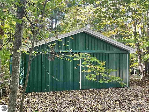 2nd image of 2456 Lake Dr